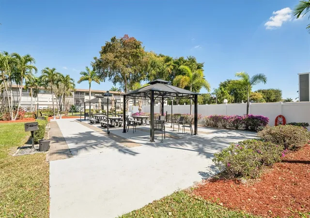 Homes for sale in Hollywood, FL | 1000 Hillcrest Ct #303, Hollywood, FL 33021 | MLS# A12048310