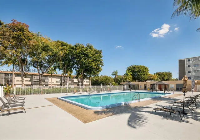 Homes for sale in Hollywood, FL | 1000 Hillcrest Ct #303, Hollywood, FL 33021 | MLS# A12048310