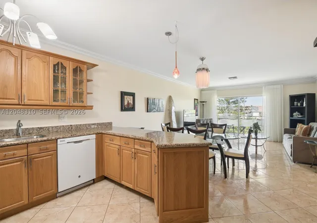 Homes for sale in Hollywood, FL | 1000 Hillcrest Ct #303, Hollywood, FL 33021 | MLS# A12048310