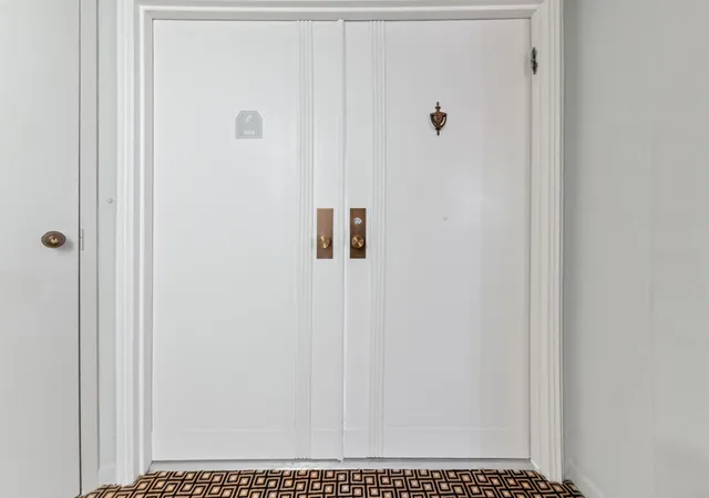 3rd image of 1900 Consulate Pl #1004, West Palm Beach, FL 33401 | MLS# B26048936