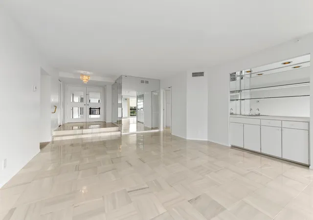 5th image of 1900 Consulate Pl #1004, West Palm Beach, FL 33401 | MLS# B26048936