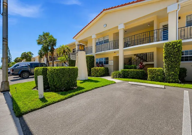 Homes for sale in Lighthouse Point, FL | 2160 Ne 36th St #37, Lighthouse Point, FL 33064 | MLS# B26048975