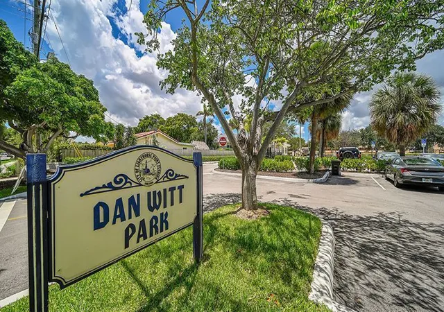 Homes for sale in Lighthouse Point, FL | 2160 Ne 36th Street, Lighthouse Point, FL 33064 | Houzeo