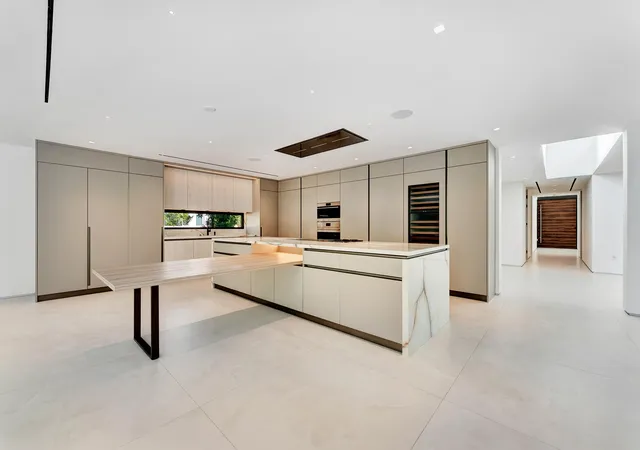 101st image of 2130 S Miami Ave, Miami, FL 33129 | MLS# B26048990