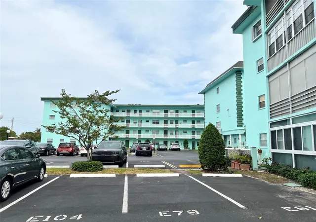Homes for sale in Lauderdale Lakes, FL | 4141 Nw 44th Ave #116, Lauderdale Lakes, FL 33319 | MLS# B26048996