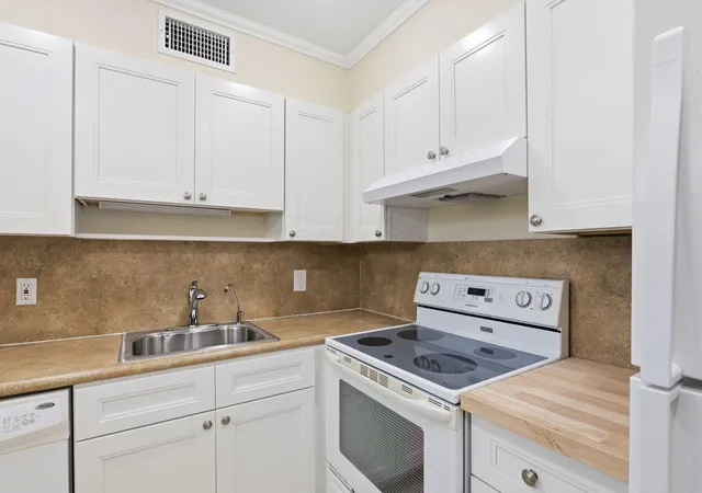 4th image of 164 Seville G, Delray Beach, FL 33446 | MLS# B26049004
