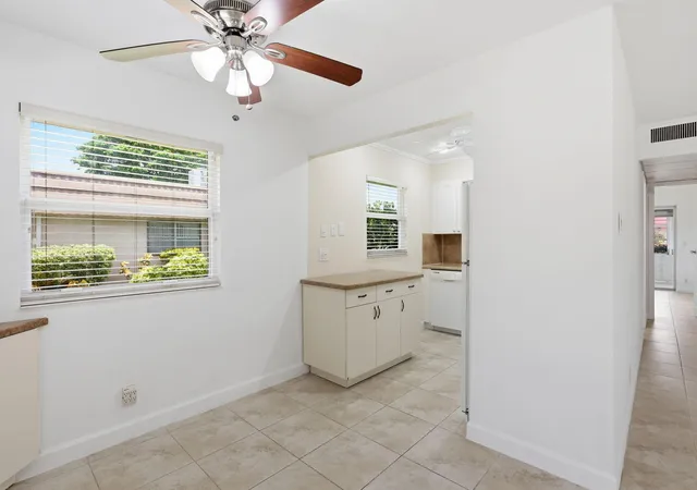 5th image of 164 Seville G, Delray Beach, FL 33446 | MLS# B26049004
