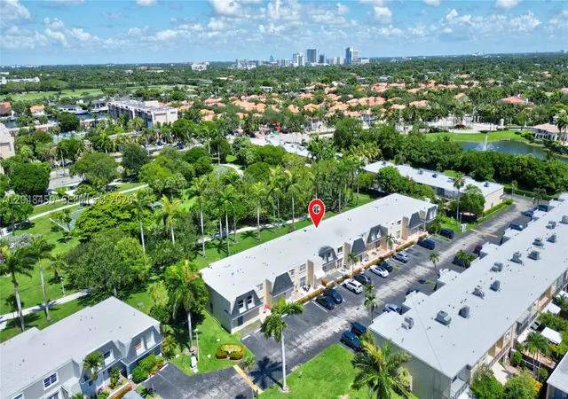Photo 3 of Townhouse for sale at 933 Ne 24th Ave #169, Hallandale Beach, FL 33009 | MLS# A12048450 | Listing updated on 2026-08-26