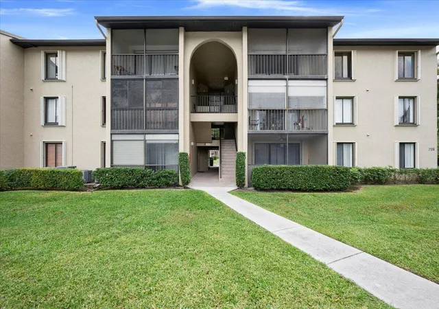 Homes for sale in ,, FL | 708 Sunny Pine Wy #B1, ,, FL 33415 | MLS# B26049016
