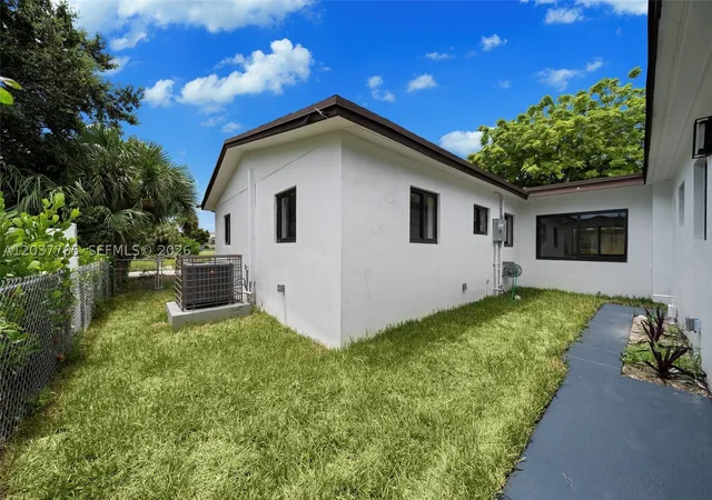 30th image of 2983 Nw 1st St, Pompano Beach, FL 33069 | MLS# A12037765