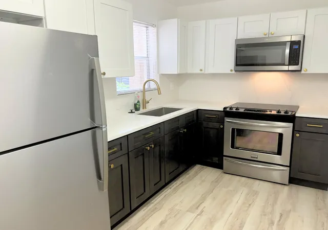 3rd image of 463 Lake Frances Dr, West Palm Beach, FL 33411