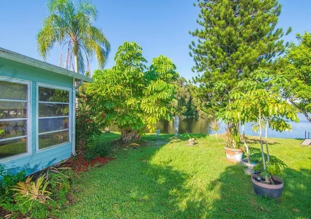 4th image of 6910 Se Morningside Dr, Stuart, FL 34997 | MLS# B26049046