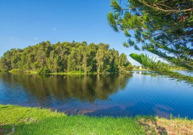 5th image of 6910 Se Morningside Dr, Stuart, FL 34997 | MLS# B26049046