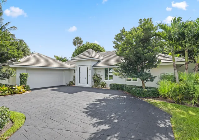 4th image of 1386 S Atlantic Dr, Manalapan, FL 33462 | MLS# B26049061