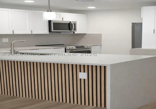 3rd image of 3080 N Crse Dr, Pompano Beach, FL 33069