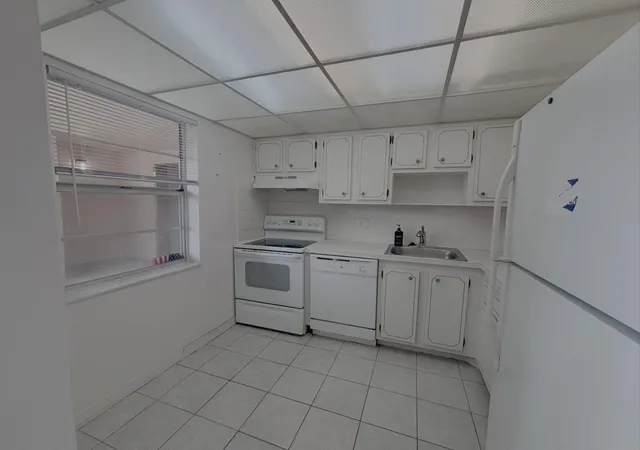 2nd image of 1015 Country Club Dr #205, Margate, FL 33063 | MLS# B26049115
