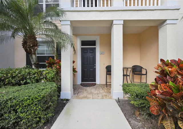 4th image of 156 Aragon Wy, Jupiter, FL 33458 | MLS# B26049145