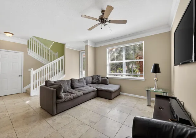 5th image of 156 Aragon Wy, Jupiter, FL 33458 | MLS# B26049145