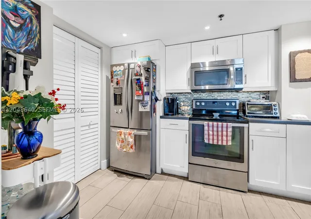Listing Photo 4 - Condo for sale in building located at 2351 Douglas Rd, Miami, FL 33145 - Unit #1101