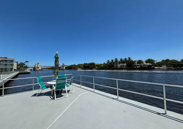 Homes for sale in Boynton Beach, FL | 210 Horizons, Boynton Beach, FL 33435 | Houzeo