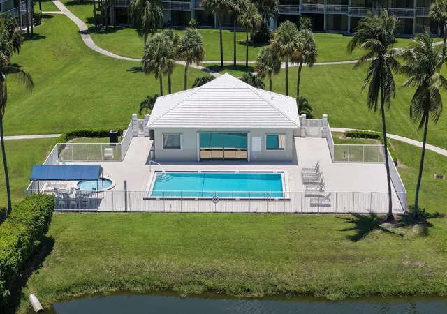 2nd image of 2421 Vlg Blvd, West Palm Beach, FL 33409