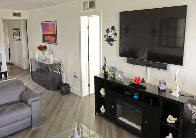 4th image of 2421 Vlg Blvd, West Palm Beach, FL 33409