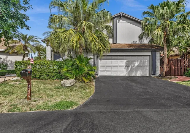 Photo 1 of Single family home for sale at 4224 Sw 148th Pl, Miami, FL 33185 | MLS# A12047586 | Listing updated on 2026-10-05