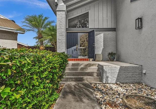 Photo 3 of Single family home for sale at 4224 Sw 148th Pl, Miami, FL 33185 | MLS# A12047586 | Listing updated on 2026-10-05