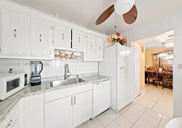 Photo 4 of Condo for sale at 4141 Nw 44Th Ave #321, Lauderdale Lakes, FL 33319 | MLS# A12043800 | Listing updated on 2026-10-09