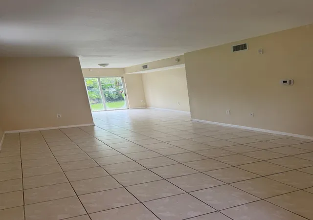 5th image of 3481 Briar Bay Blvd #101, West Palm Beach, FL 33411 | MLS# B26049254