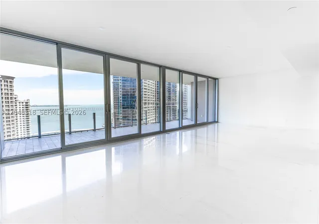 3rd image of 300 Biscayne Boulevard Way #2702, Miami, FL 33131 | MLS# A12048318
