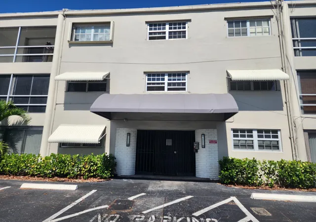 3rd image of 2301 Ne 14Th St Cswy, Pompano Beach, FL 33062