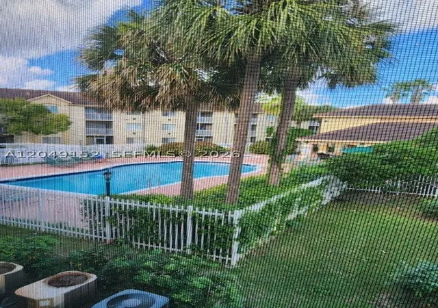 3rd image of 460 S Park #209, Hollywood, FL 33021 | MLS# A12049152