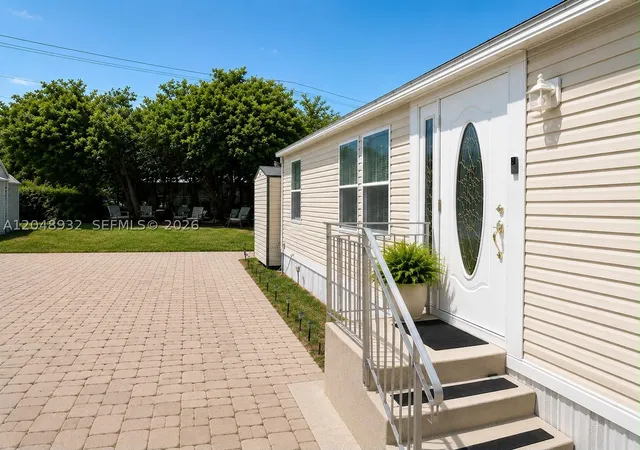 Photo 2 of Manufactured home for sale at 6800 Nw 39th Ave Lot 256, Coconut Creek, FL 33073 | MLS# A12048932 | Listing updated on 2026-08-26
