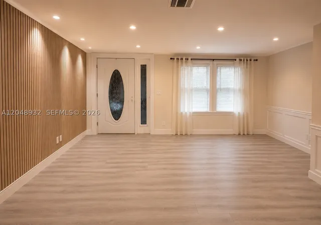 Photo 3 of Manufactured home for sale at 6800 Nw 39th Ave Lot 256, Coconut Creek, FL 33073 | MLS# A12048932 | Listing updated on 2026-08-26