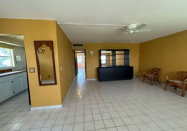 Homes for sale in Delray Beach, FL | 137 Saxony C Ter, Delray Beach, FL 33446 | MLS# B26049418