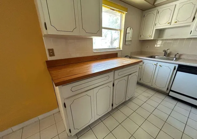 Homes for sale in Delray Beach, FL | 137 Saxony C Ter, Delray Beach, FL 33446 | MLS# B26049418