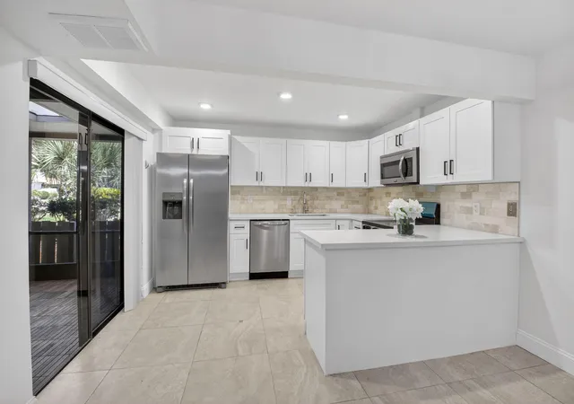 2nd image of 717 Nw 29th Ave #B, Delray Beach, FL 33445 | MLS# B26049498