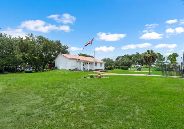 3rd image of 340 S Arboleda St, Clewiston, FL 33440 | MLS# B26049512