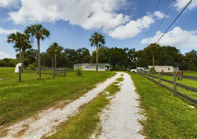 2nd image of 945 Ne 28th Ave, Okeechobee, FL 34972 | MLS# B26049604