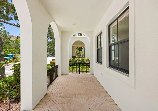 4th image of 3171 Nw 125Th Ave, Sunrise, FL 33323 | MLS# B26049583