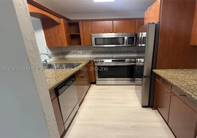 Listing Photo 5 - Condo for sale in building located at 7403 Sw 82Nd St, Miami, FL 33143 - Unit #109N