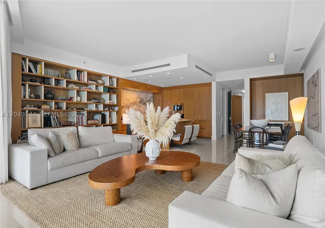 Listing Photo 2 - Condo for sale in building located at 3250 Ne 188Th St, Miami, FL 33180 - Unit #608