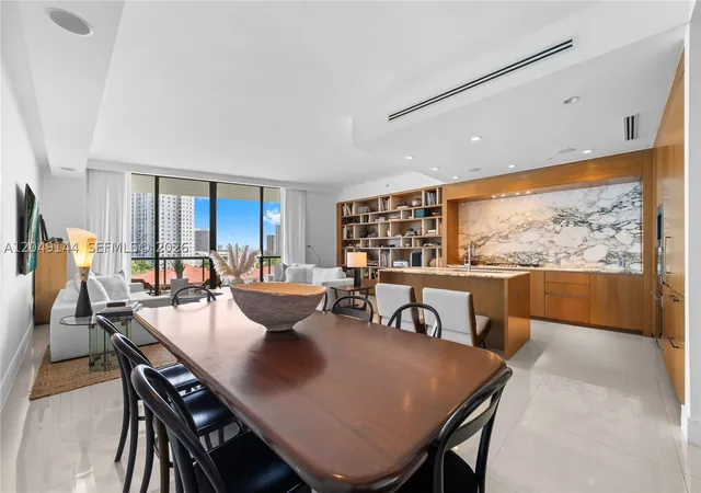 Listing Photo 3 - Condo for sale in building located at 3250 Ne 188Th St, Miami, FL 33180 - Unit #608