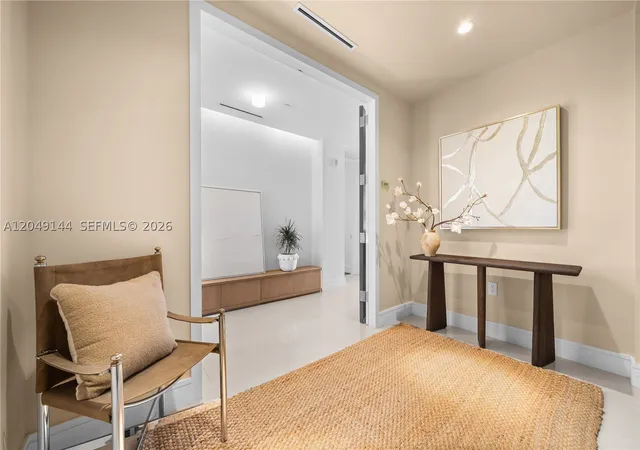 Listing Photo 4 - Condo for sale in building located at 3250 Ne 188Th St, Miami, FL 33180 - Unit #608