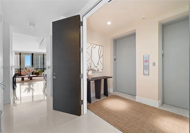 Listing Photo 5 - Condo for sale in building located at 3250 Ne 188Th St, Miami, FL 33180 - Unit #608