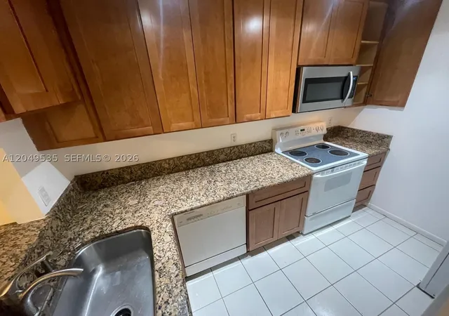 5th image of 807 Twin Lakes Dr #32-G, Coral Springs, FL 33071 | MLS# A12049535