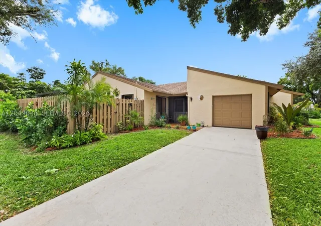 1st image of 901 Nw 26th Ave, Delray Beach, FL 33445 | MLS# A12049036