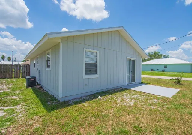 Homes for sale in Vero Beach, FL | 368 14th Pl Sw, Vero Beach, FL 32962 | MLS# B26049737
