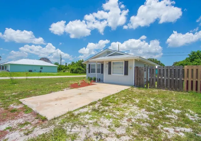 Homes for sale in Vero Beach, FL | 368 14Th Pl Sw, Vero Beach, FL 32962 | MLS# B26049737